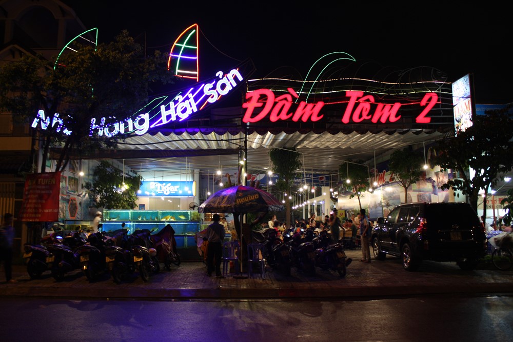 NHÀ HÀNG HẢI SẢN ĐẦM TÔM